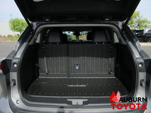 New 2026 Toyota Highlander Limited AWD/4WD image 10