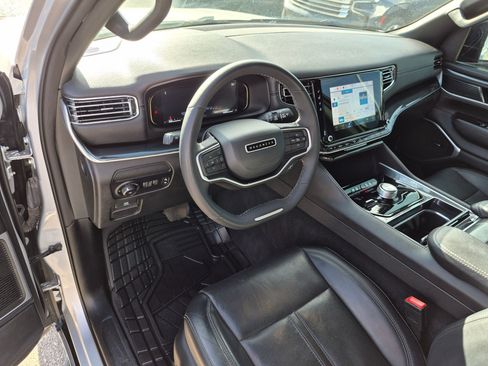 Used 2023 Jeep Wagoneer 4WD image 14