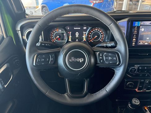 Used 2025 Jeep Gladiator Sport image 44