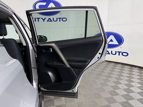 Used 2015 Toyota RAV4 XLE image 17