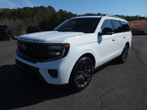 New 2025 Ford Expedition Platinum w/ Stealth Performance Package image 7