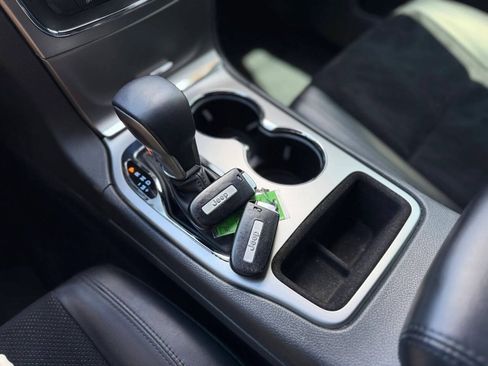 Used 2018 Jeep Grand Cherokee Altitude AWD/4WD image 22
