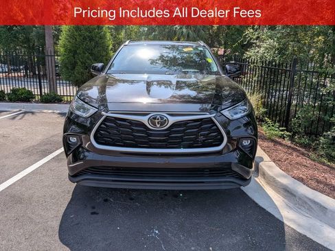 Used 2026 Toyota Highlander Limited AWD/4WD image 2