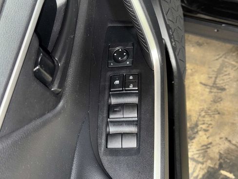 Used 2022 Toyota RAV4 LE AWD/4WD image 22