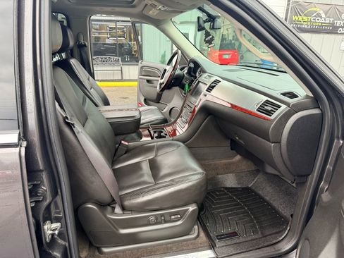 Used 2011 Cadillac Escalade Premium AWD/4WD image 30