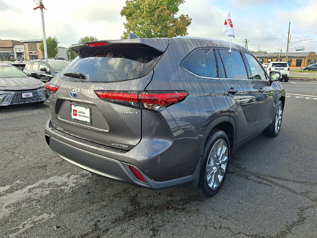 Certified 2021 Toyota Highlander Limited AWD/4WD image 6