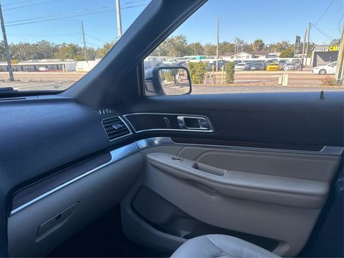 Used 2018 Ford Explorer Limited FWD image 19