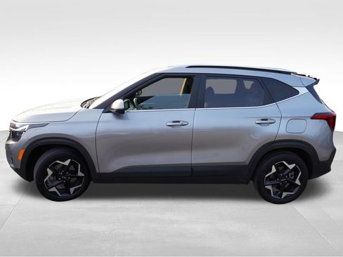Used 2024 Kia Seltos EX AWD/4WD image 3
