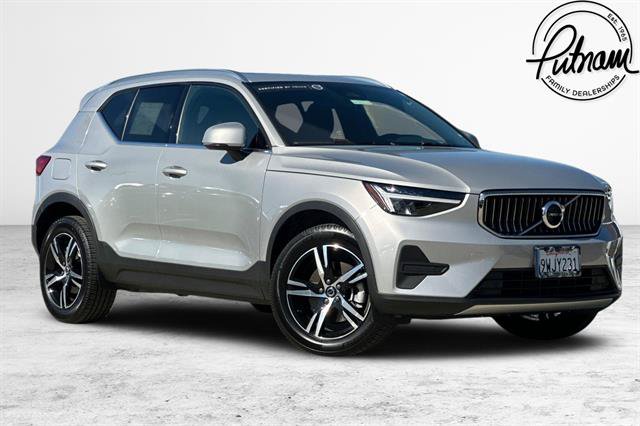 Certified 2025 Volvo XC40 B5 Core AWD/4WD image 1