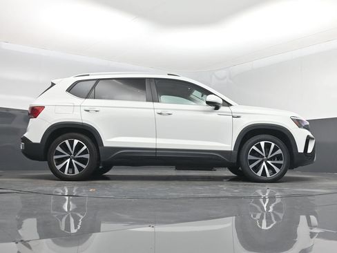 Used 2022 Volkswagen Taos SE FWD image 16