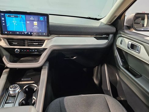 Used 2025 Ford Explorer Active RWD image 11