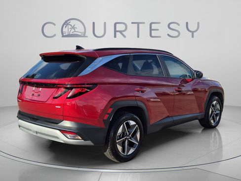Certified 2025 Hyundai Tucson SEL AWD/4WD image 5