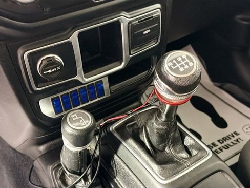 Used 2018 Jeep Wrangler Sport image 16