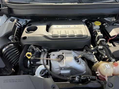 Used 2019 Jeep Cherokee Trailhawk w/ Cold Weather Group AWD/4WD image 34