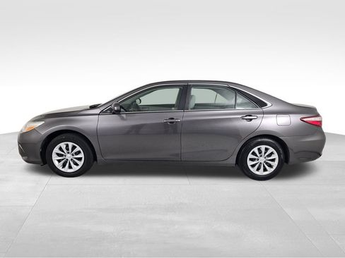 Used 2015 Toyota Camry LE FWD image 4