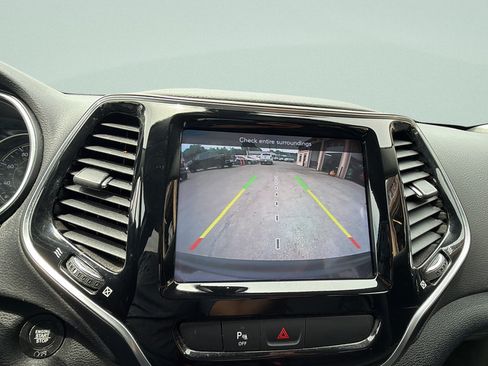 Used 2019 Jeep Cherokee Limited AWD/4WD image 19