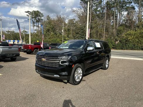 Used 2024 Chevrolet Suburban Premier image 12