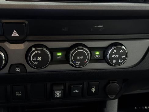 Used 2020 Toyota Tacoma TRD Sport AWD/4WD image 20