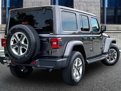Used 2018 Jeep Wrangler Unlimited Sahara AWD/4WD image 11