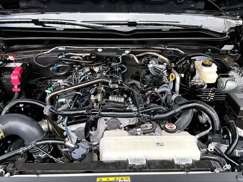 Used 2025 Toyota Tacoma SR5 AWD/4WD image 31
