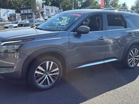 Certified 2022 Nissan Pathfinder Platinum w/ Cargo Package image 3