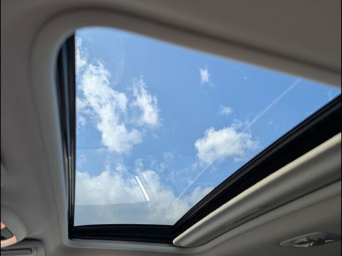 Used 2024 Subaru Crosstrek 2.0i Premium image 13