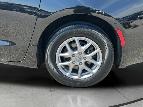 Used 2023 Chrysler Voyager LX image 29