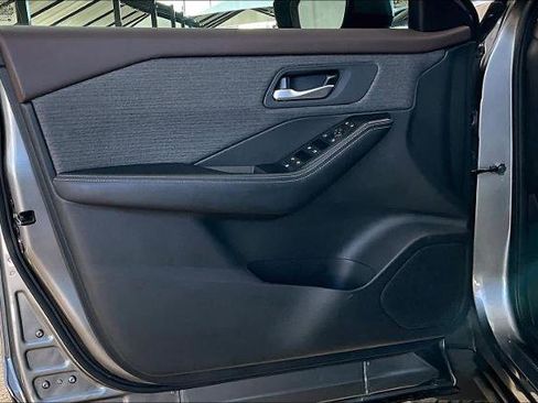 Certified 2023 Nissan Rogue SV image 21