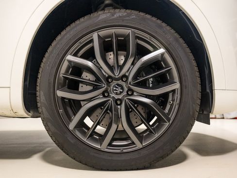 Used 2024 Maserati Levante GT Ultima AWD/4WD image 11