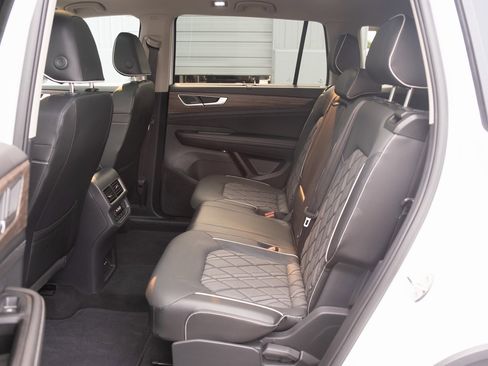 Used 2024 Volkswagen Atlas SEL Premium R-Line image 17