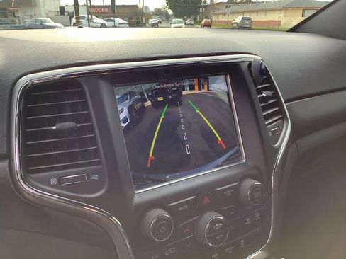 Used 2018 Jeep Grand Cherokee Altitude image 19