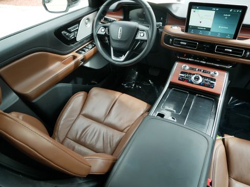 Used 2022 Lincoln Aviator Reserve w/ Equipment Group 201A AWD/4WD image 9