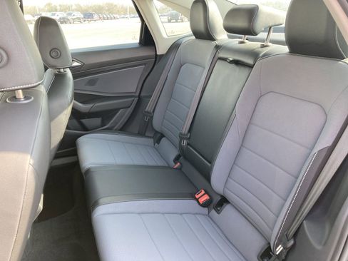 Used 2025 Volkswagen Jetta SE image 27