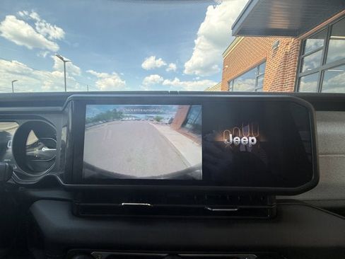 Used 2025 Jeep Wrangler Sahara AWD/4WD image 30