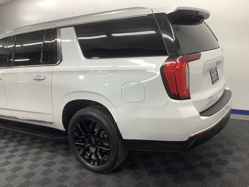 Used 2022 GMC Yukon XL SLT w/ SLT Premium Package image 3