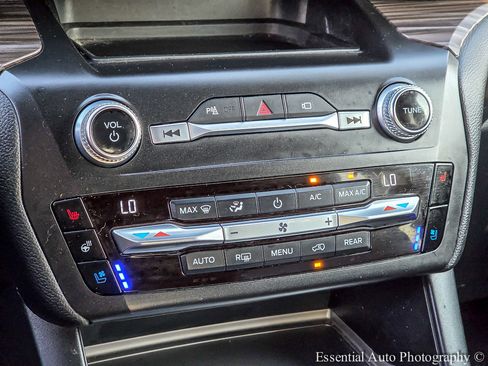 Used 2020 Ford Explorer Limited image 23