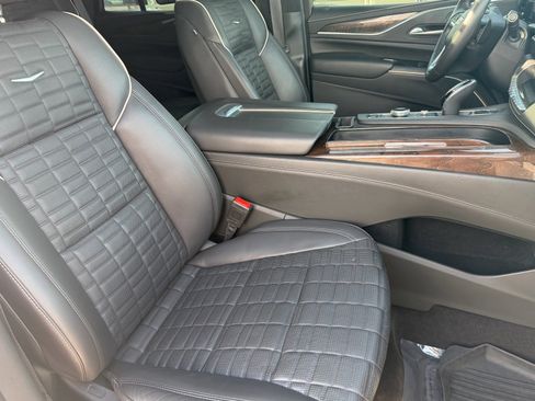 Used 2023 Cadillac Escalade Sport Platinum w/ LPO, ONYX Package image 11