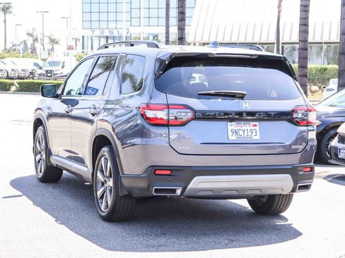Certified 2025 Honda Pilot Touring image 13