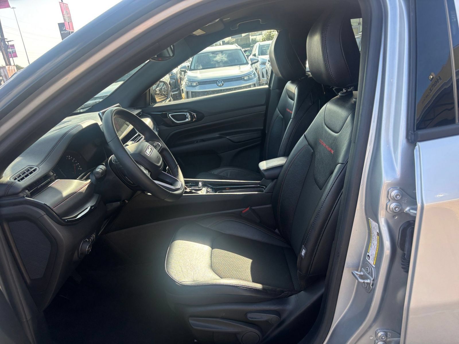 Used 2025 Jeep Compass Trailhawk AWD/4WD image 25