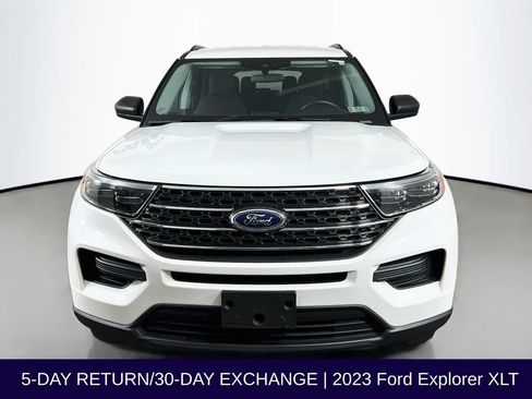 Used 2023 Ford Explorer XLT AWD/4WD image 3