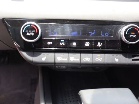 Used 2022 Hyundai Elantra SEL w/ Convenience Package FWD image 36