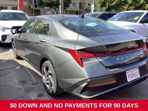 Used 2025 Hyundai Elantra SEL FWD image 3