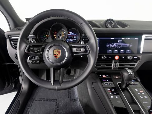 Certified 2026 Porsche Macan AWD/4WD image 6