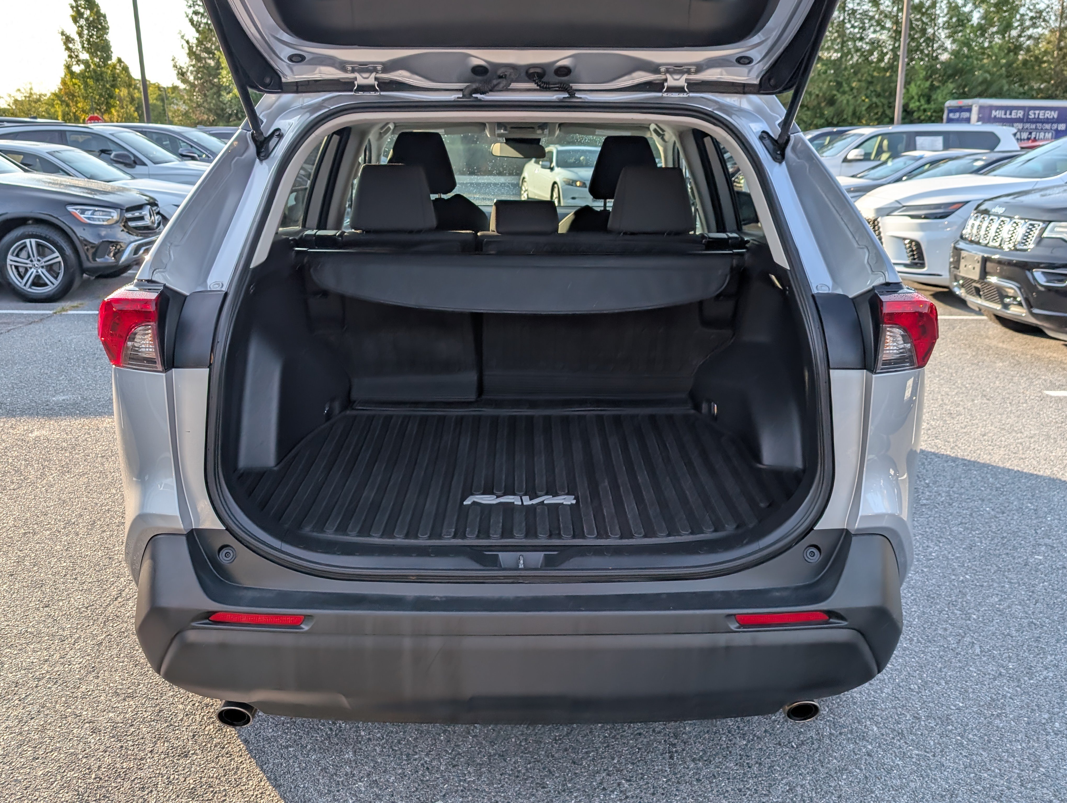 Used 2024 Toyota RAV4 LE AWD/4WD image 12