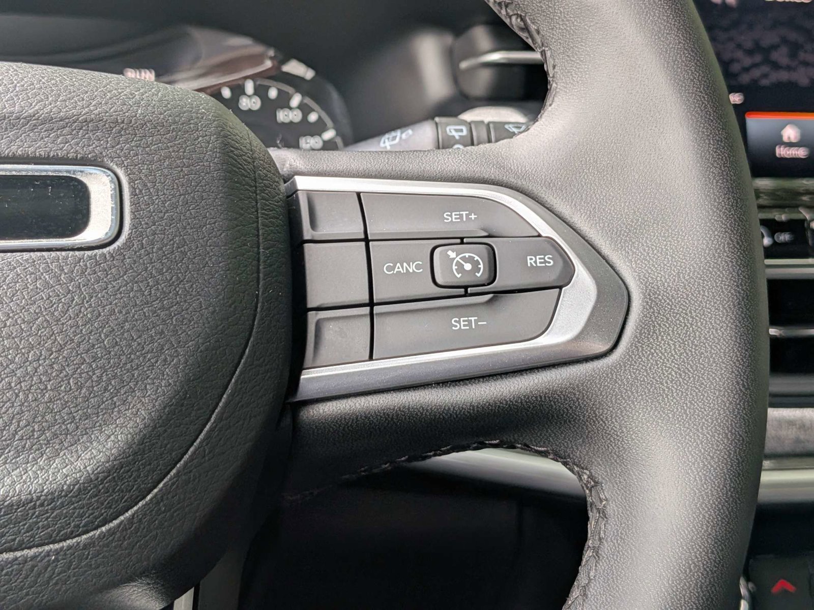 Used 2024 Jeep Compass Latitude AWD/4WD image 24