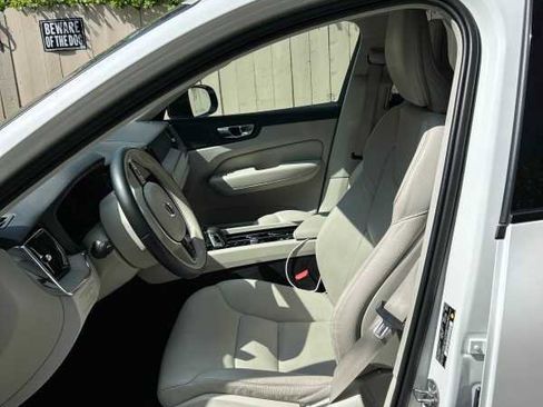 Used 2023 Volvo XC60 T8 Plus image 4