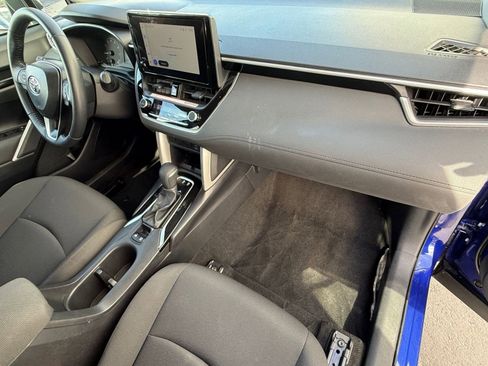 Used 2025 Toyota Corolla Cross LE image 32