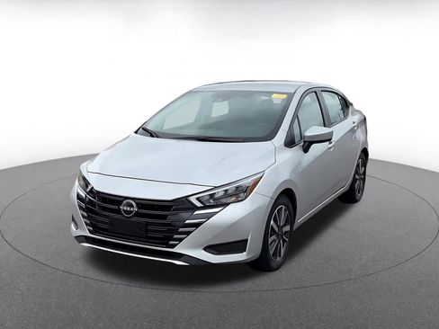Used 2025 Nissan Versa SV FWD image 4