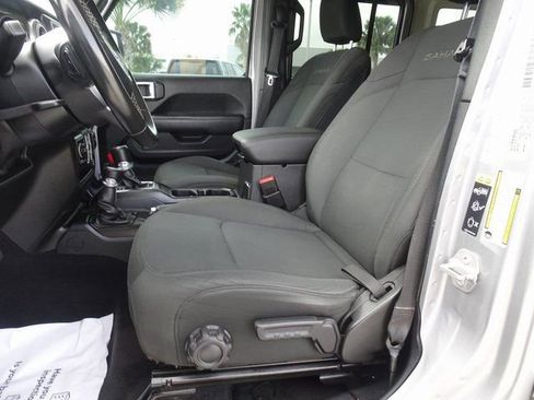 Used 2020 Jeep Wrangler Unlimited Sahara image 7