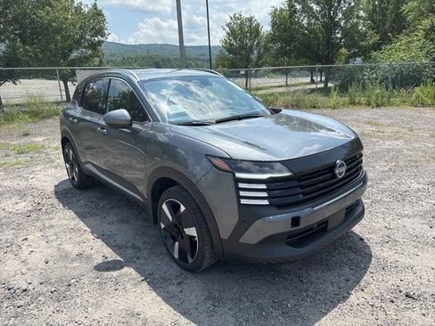 New 2025 Nissan Kicks SR w/ SR Premium Package image 4